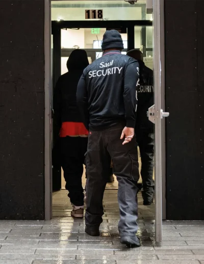 saul investigations guards entering building